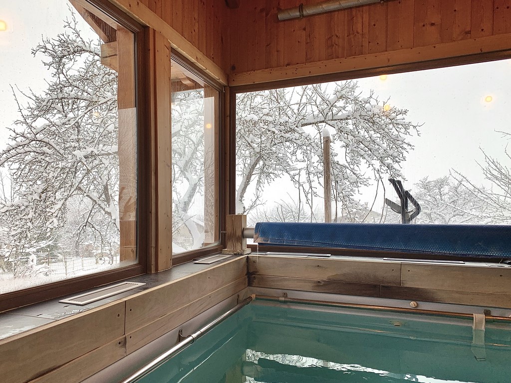 La piscine du cabinet d ekinésithérapie de landry sous la neige